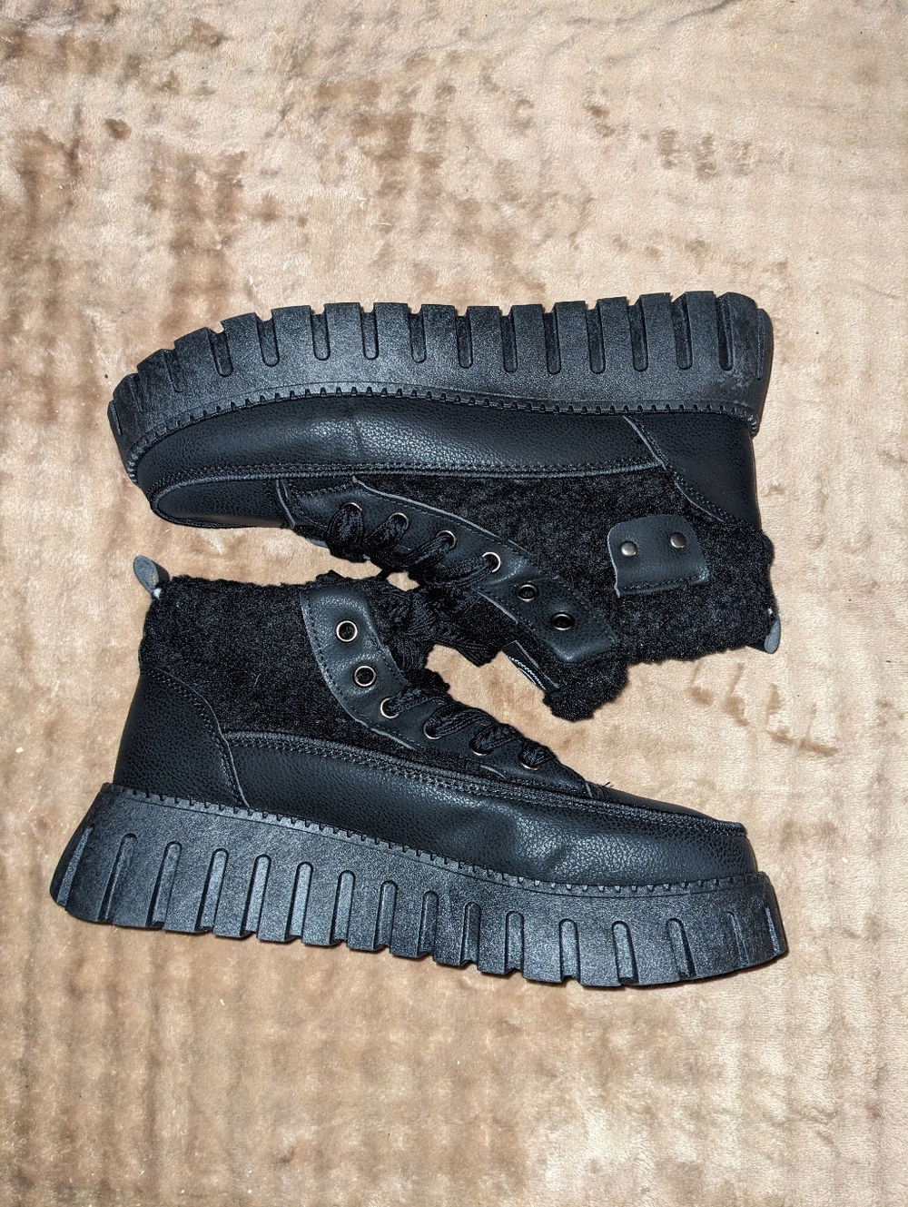 Black Women's High-Top Sneakers Boots Size  36, 42, 43 Available